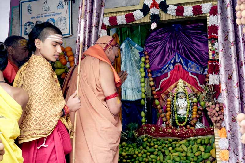 Avimukteshwaranand Saraswati - Jyotishpeethadhishwar Jagadaguru Shankaracharya Swami ji