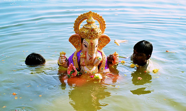 Ganesh_Visarjan_at_Futala_by_Chetan_Gole
