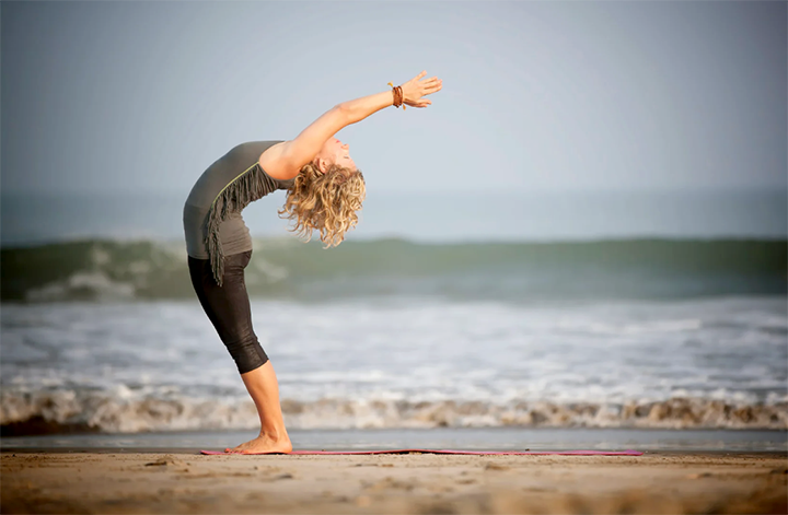 Hasta Uttanasana yoga or Raised Arms Pose