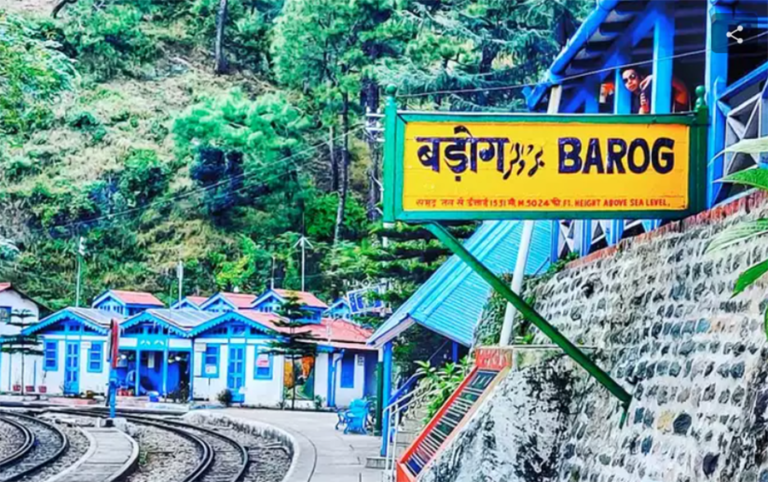BAROG RAILWAY STATION_1