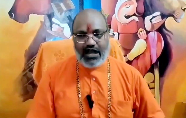 Yeti Narasimhanand Saraswati