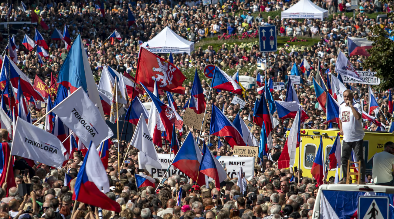 EUROPEAN PEOPLE AND INDIAN