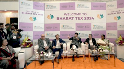 Piyush Goyal met exhibitors at Yashobhoomi the other day