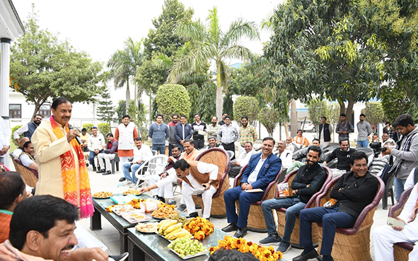 happiness among workers after Mahesh Sharma got ticket