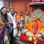 Mumbai TV serial actors visited Shankaracharya Ji and sought his blessings. 1