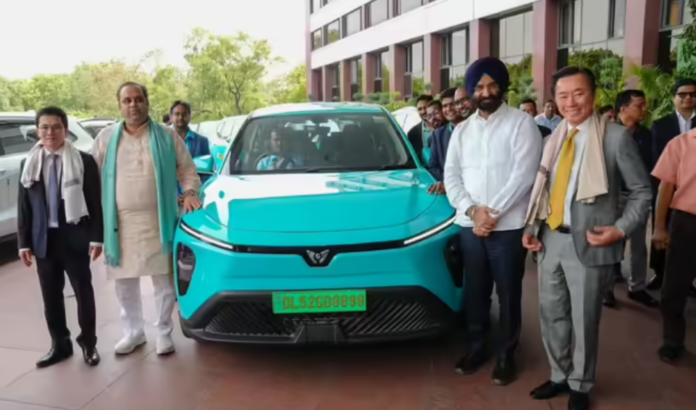 One thousnd Electric Taxis Launched from the Delhi Secretariat