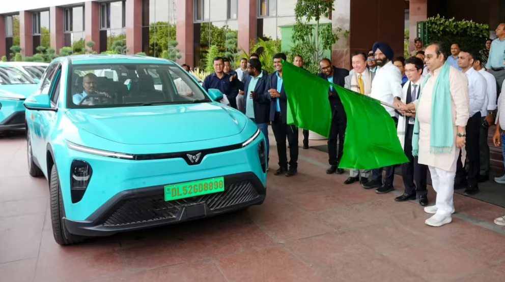 One thousnd Electric Taxis Launched from the Delhi Secretariat